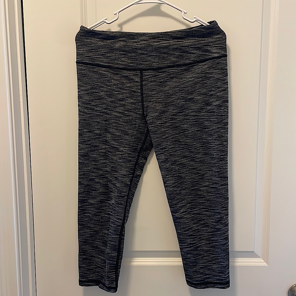 Victoria Sport capri leggings size large